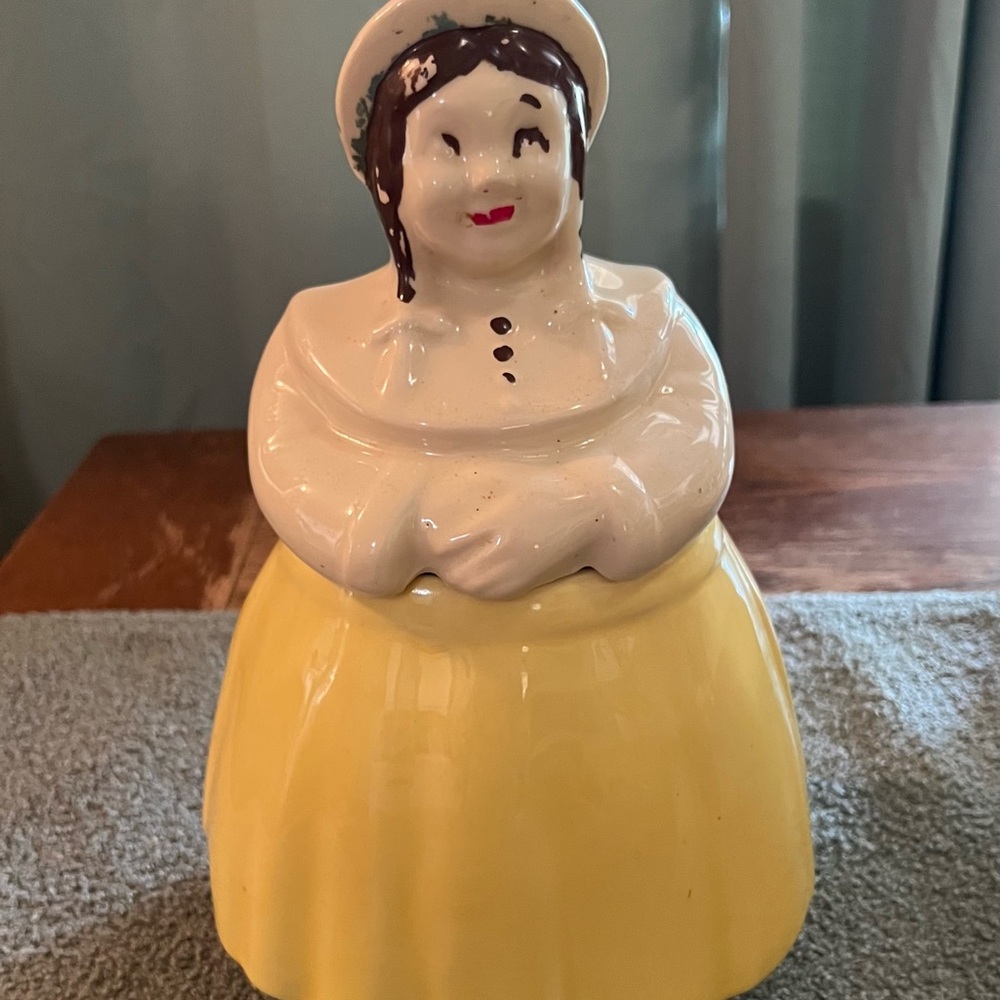 Shawnee Vintage 1940’s Ceramic Cookie Jar with Original Paint Cottage Style USA